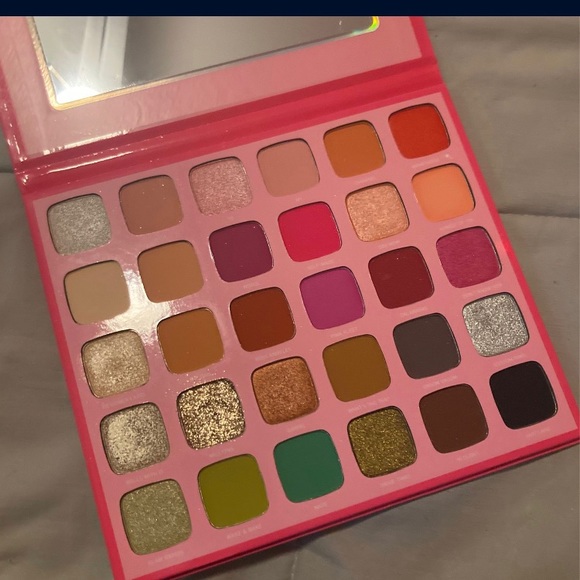 Makeup - Picture 5 of 6